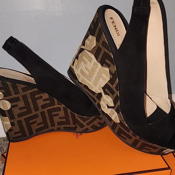 ♡🌟🎆🧨RARE! NEW Fendi Black and Gold Women's Heels - Picture 11 of 16